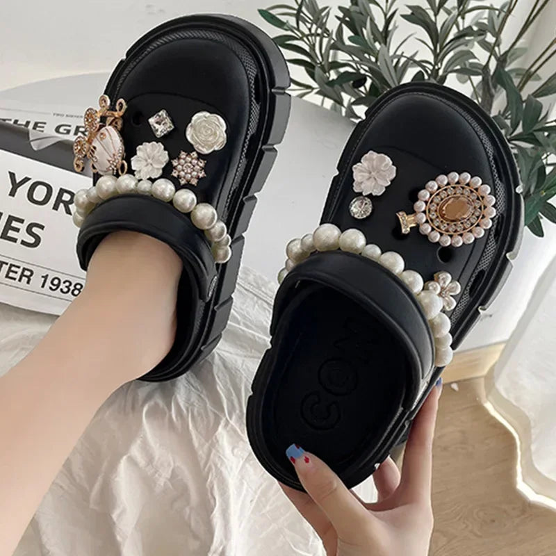 Fashion Charms Clogs New Arrival Thick Sole Outdoor Women Slippers High Quality Summer Beach Sandals For Girls