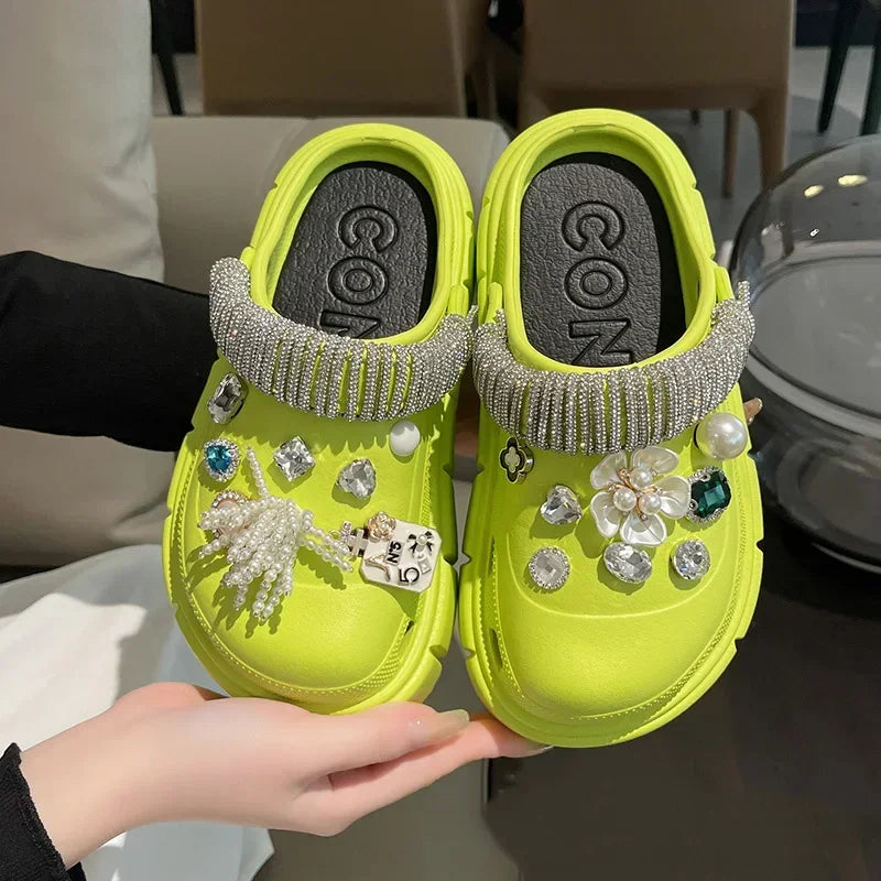 Fashion Charms Clogs New Arrival Thick Sole Outdoor Women Slippers High Quality Summer Beach Sandals For Girls