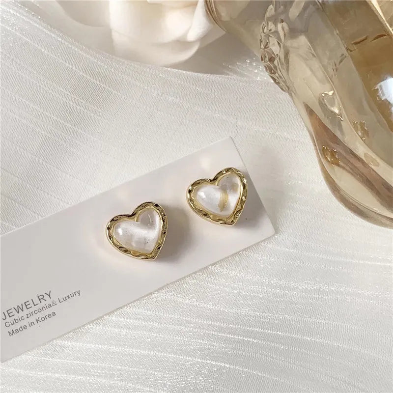 Trendy Vintage Heart Earring Women Classic Black White Stud Earrings Female Fashion Earrings Female Jewelry 2023 Gift