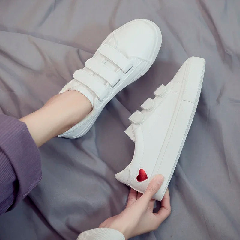 Women Sneakers New Women Shoes Trend Casual Flats Sneakers Female New Fashion Comfort Cute Heart Vulcanized Platform Shoes