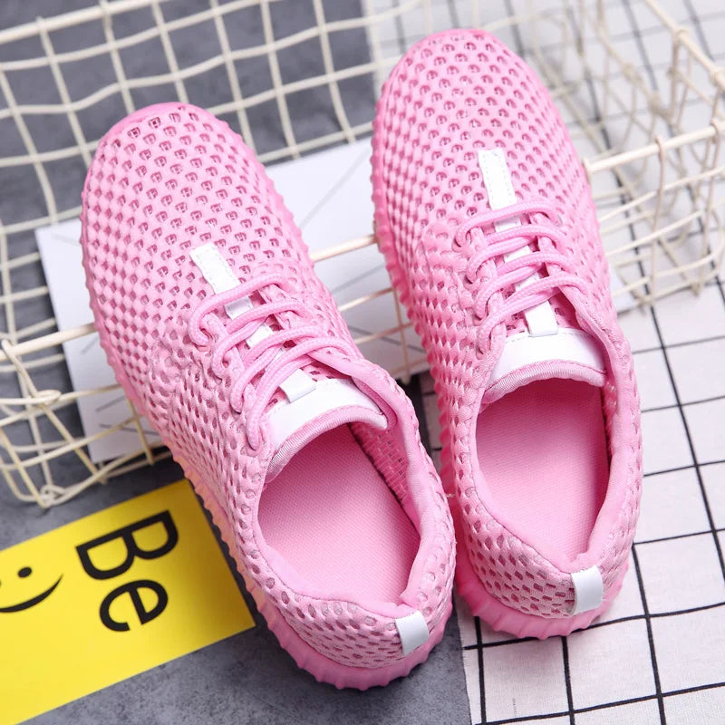2022 Hot sell Summer Outdoor Women Sneakers Casual White Women Shoes Breathable Ultralight Cutout Solid Kintting zapatos mujer