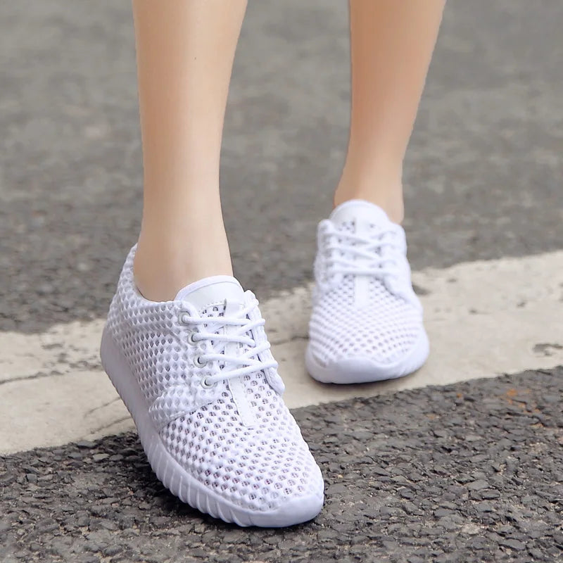 2022 Hot sell Summer Outdoor Women Sneakers Casual White Women Shoes Breathable Ultralight Cutout Solid Kintting zapatos mujer