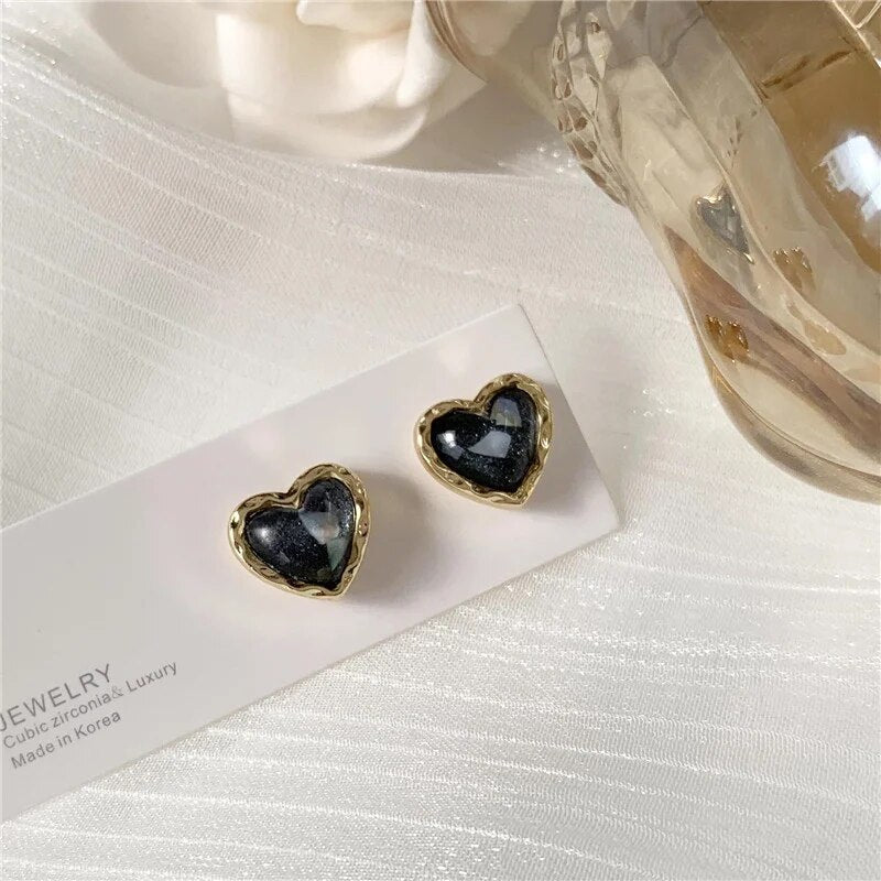 Trendy Vintage Heart Earring Women Classic Black White Stud Earrings Female Fashion Earrings Female Jewelry 2023 Gift